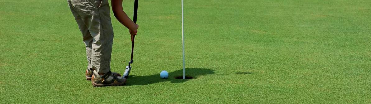 Bei Groß und Klein beliebt: der Golfsport