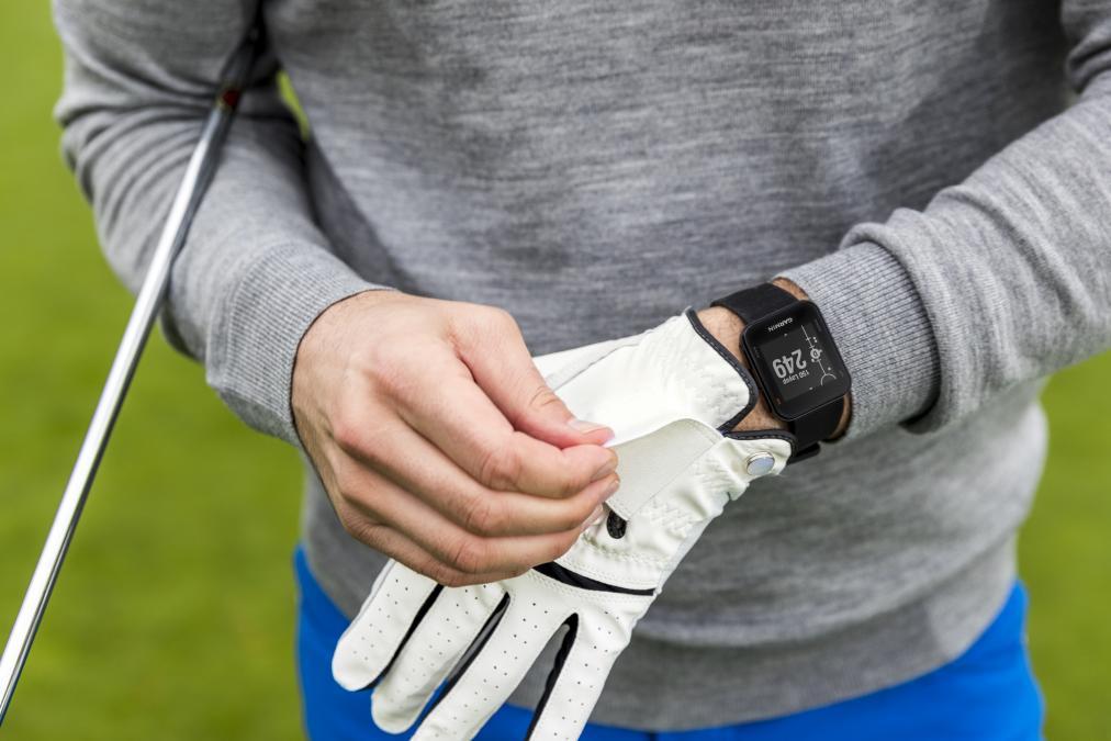 Mit dieser GPS-Golfuhr, der Approach S10, fing es bei GARMIN an …