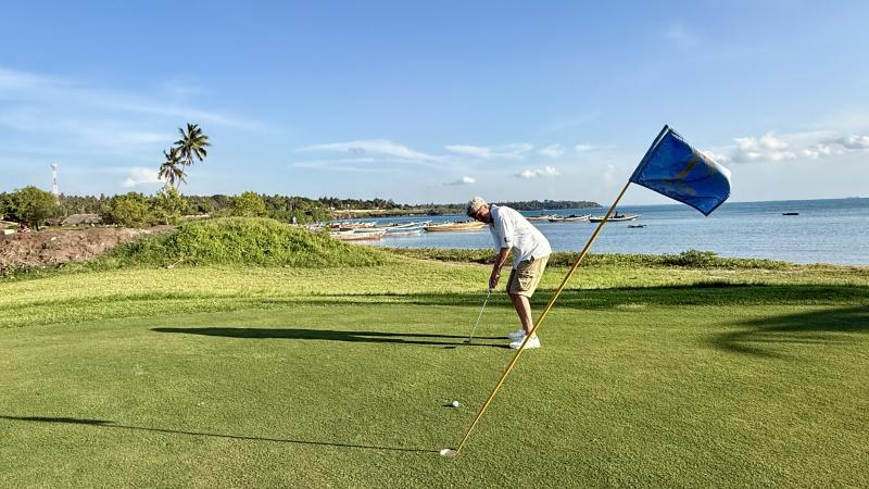 Ungewooehnlich langsame Gruens vor atemebraubender Kulisse