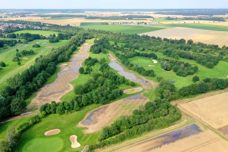 Von den Wassermassen überrascht: der GC Schloss Miel