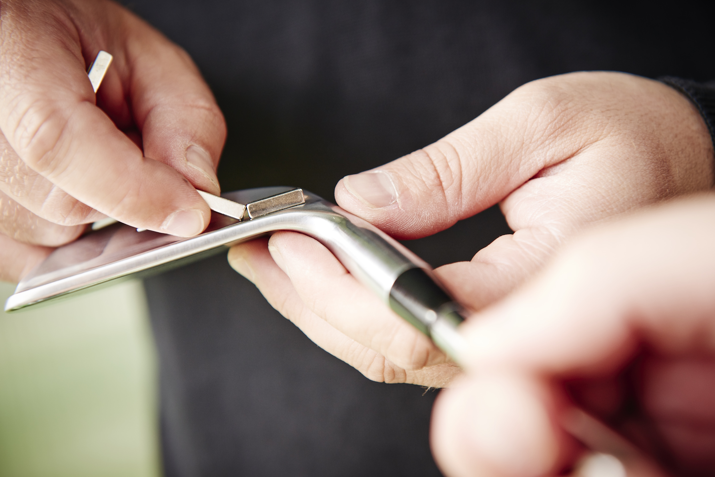 Kleine Gewichte variieren den Schwung (Foto: Edelmetall Golf GmbH)